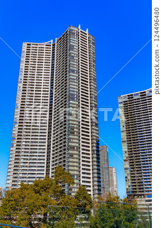 Tokyo Chuo Ward cityscape: Tower apartments at Harumi Pier 124496480