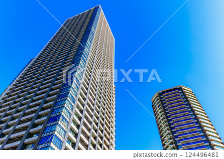 Tokyo Chuo Ward cityscape: Tower apartments at Harumi Pier 124496481