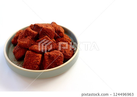 用馬鈴薯澱粉製作的巧克力蕨餅 124496963