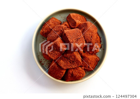 用馬鈴薯澱粉製作的巧克力蕨餅 用馬鈴薯澱粉製作的巧克力蕨餅 124497304