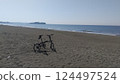 湘南海灘上停放的自行車 124497524