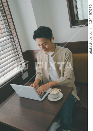 coffee shop, cafe, cafeteria 124497976