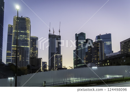 Night view of the city 124498096