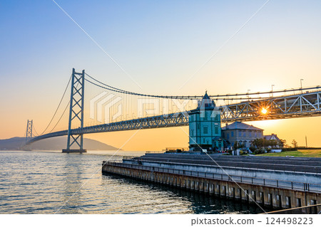 Akashi Kaikyo Bridge and sunset seen from Maiko Park in spring, Kobe, Hyogo Prefecture Akashi Kaikyo Bridge and sunset seen from Maiko Park in spring, Kobe, Hyogo Prefecture 124498223