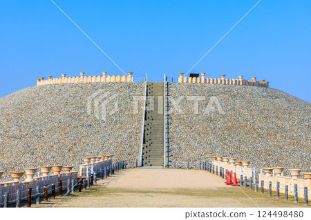 兵庫縣神戶市五色塚古墓之春 124498480