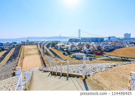 Spring at Goshikizuka Tomb, Kobe City, Hyogo Prefecture 124498485