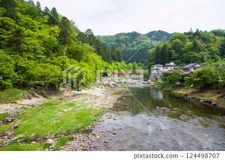 Fresh greenery in Korankei (Asuke Town, Toyota City, Aichi Prefecture) 124498707