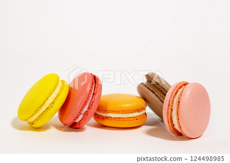 Colorful macaroons 124498985