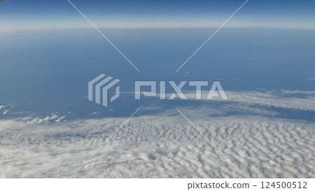 從飛機窗戶看到的雲，冬天的窗戶 124500512