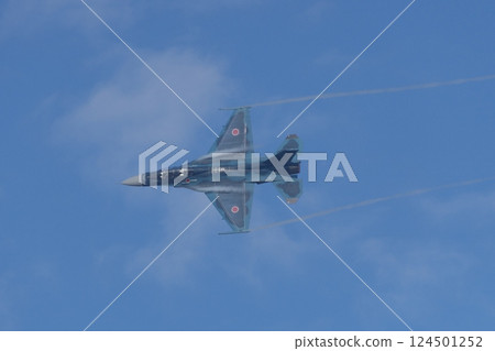 The Japan Air Self-Defense Force's Flight Development and Test Wing's F-2B performs a maneuvering flight at an air show 124501252