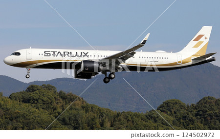 Starlux A321neo approaching Fukuoka Airport 124502972