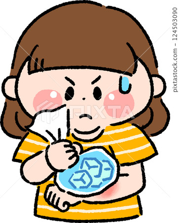 一名女孩正在為昆蟲叮咬冷卻 124503090