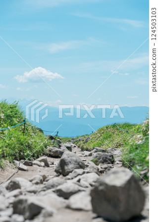 Summer sky and hiking trails, plateau scenery, tourist spots, travel, mountains, famous places Summer sky and hiking trails, plateau scenery, tourist spots, travel, mountains, famous places 124503103
