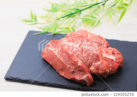 Thickly cut top sirloin steak meat 124503259