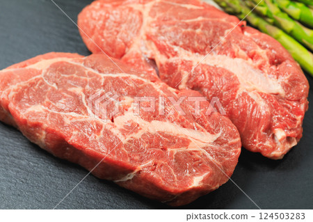 Thickly cut top sirloin steak meat 124503283