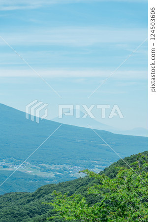 富士山風景，夏日天空和高原風景，旅遊景點，旅行，山脈，名勝 124503606