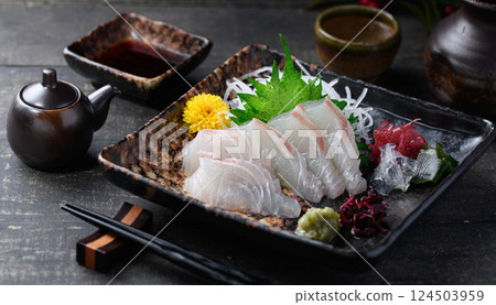 鯛魚刺身：白身刺身，筷子，享受日式優雅 124503959