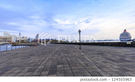 Minato Mirai Spring 124503963