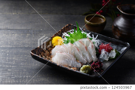 鯛魚刺身：白身刺身，筷子，享受日式優雅 124503967