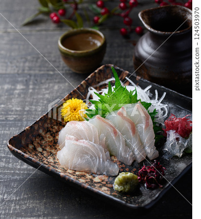 鯛魚刺身：白身刺身，筷子，享受日式優雅 124503970
