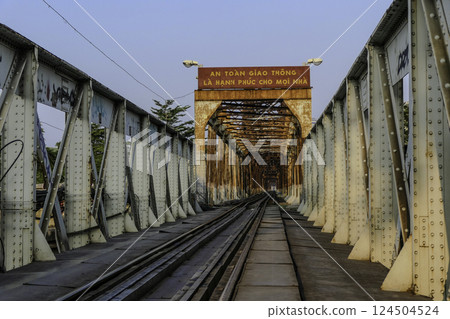 Vietnam, Hanoi, Long Bien Bridge, Paul Doumer Bridge. 124504524