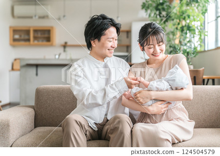 Young couple, parent and child, family, family spending childcare leave after giving birth with a baby Young couple, parent and child, family, family spending childcare leave after giving birth with a baby 124504579