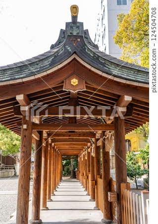 Zama Shrine (Ikasuri Shrine) Zama-san (Zama Shrine) Birthplace of the Watanabe family. Corridor of the shrine grounds. 124504708