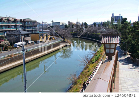 View of the Ayase River from Yatate Bridge in Soka Matsubara, a scenic spot on the Oku no Hosomichi trail [Soka City, Saitama Prefecture] 124504871