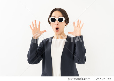 Woman in sunglasses, business, surprised Woman in sunglasses, business, surprised 124505036