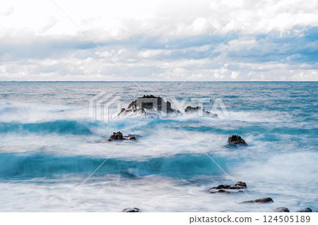 Echizen coast winter scenery 124505189