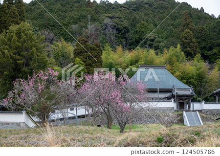 Beautiful rural scenery of Hattoji Furusatomura Village in Bizen City, Okayama Prefecture, Japan Beautiful rural scenery of Hattoji Furusatomura Village in Bizen City, Okayama Prefecture, Japan 124505786