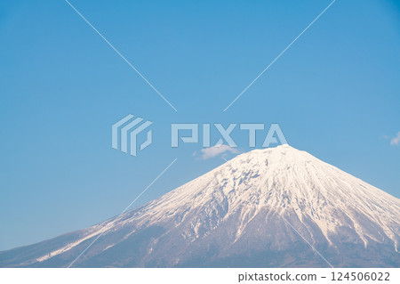 [Shizuoka Prefecture] Mt. Fuji on a clear spring day 124506022