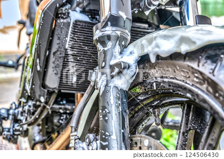 清洗大型美國自行車 124506430