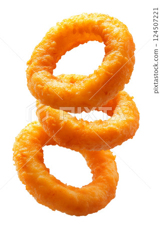 Crispy onion rings flying on a transparent background. Deep-fried snack rings, golden crunchy texture, flying fast food snack, isolated fried onions. 124507221