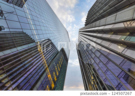 Glass Skyscrapers Reflecting Light in London Financial District 124507267