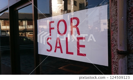 一個空的商店 124509123