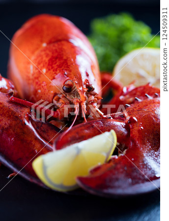 Red lobster with fresh parsley and lemon 124509311