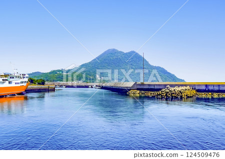 Himeshima Ferry and Mt. Yahazu Himeshima Ferry and Mt. Yahazu 124509476