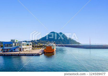 Himeshima Ferry and Mt. Yahazu 124509477