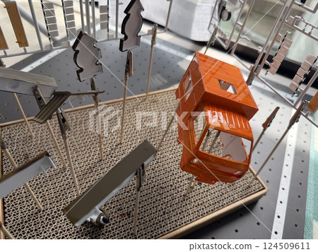 Making a plastic model of a mobile sales vehicle Making a plastic model of a mobile sales vehicle 124509611