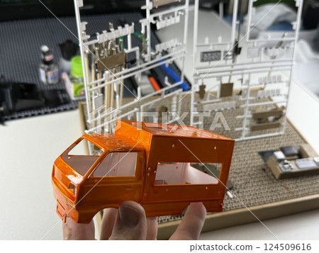 Making a plastic model of a mobile sales vehicle Making a plastic model of a mobile sales vehicle 124509616