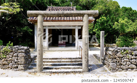沖繩縣八重山群島竹富島的西戶禦岳 沖繩縣八重山群島竹富島的西戶禦岳 124509747