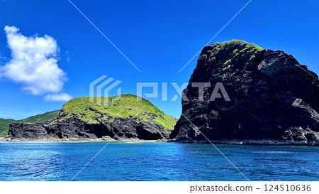 從高速船上俯瞰沖繩縣慶良間諸島 124510636