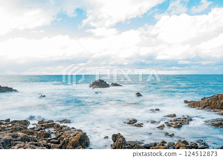 Winter scenery on the Echizen coast Winter scenery on the Echizen coast 124512873