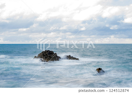 Winter scenery on the Echizen coast 124512874