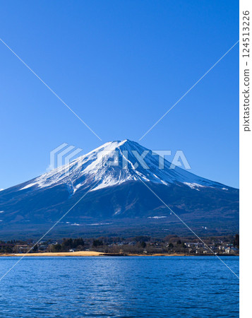 河口湖和富士山的壯麗景色（冬季風景） 124513226
