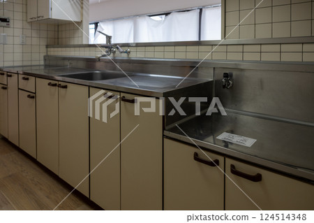 入住前的出租公寓廚房 入住前的出租公寓廚房 124514348