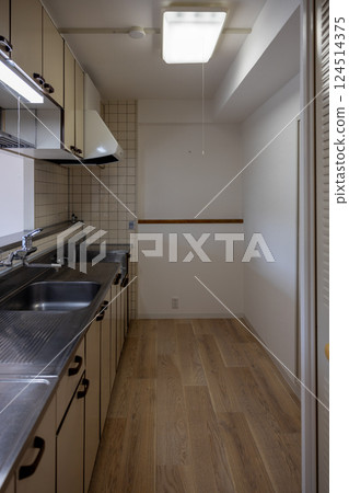 入住前的出租公寓廚房 入住前的出租公寓廚房 124514375