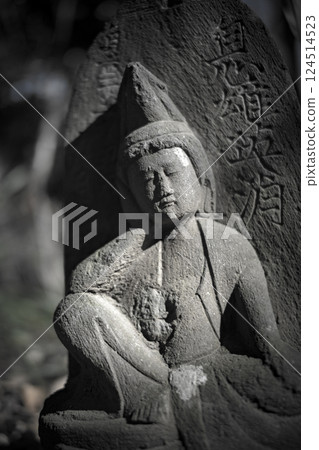 Image of a stone Buddha statue 124514523
