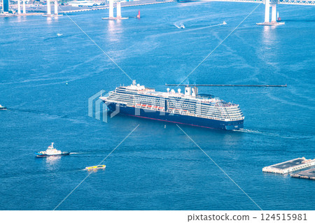 日本橫濱城市景觀。即將離港的諾丹號船的景色。 （這是 Seabourn Quest 第一次抵達的日子）= 30 日 124515981